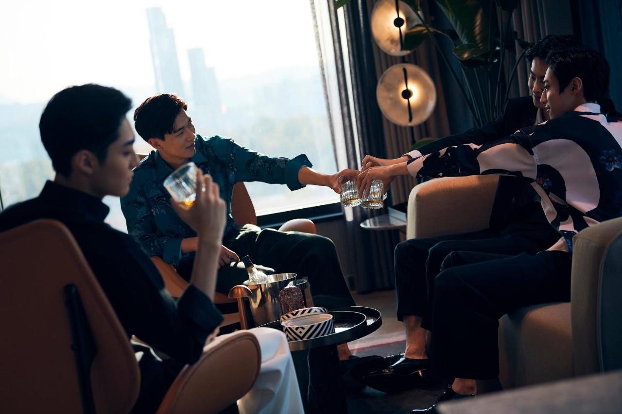 Hotel Mondrian Seoul Itaewon Exterior foto The bar at the 101 Skybar