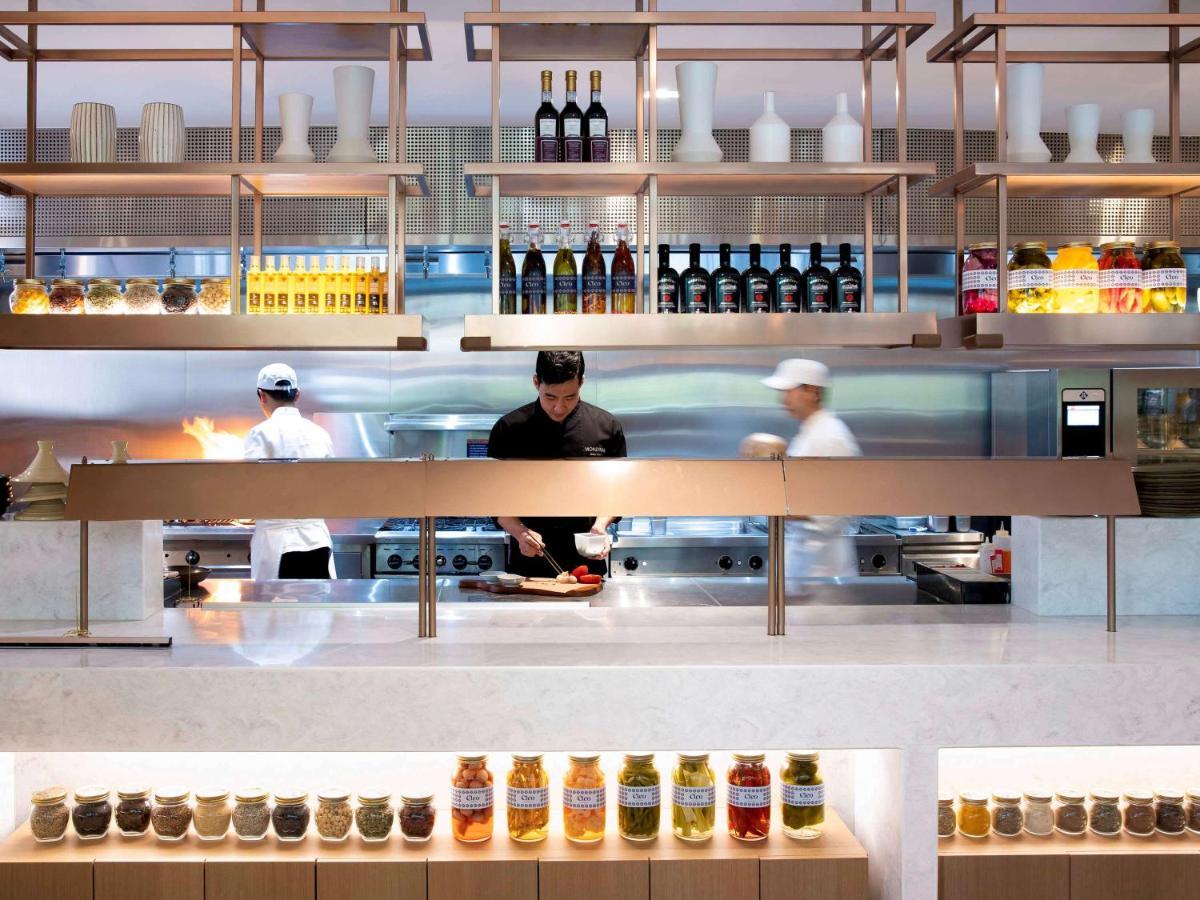 Hotel Mondrian Seoul Itaewon Exterior foto The open kitchen at the restaurant