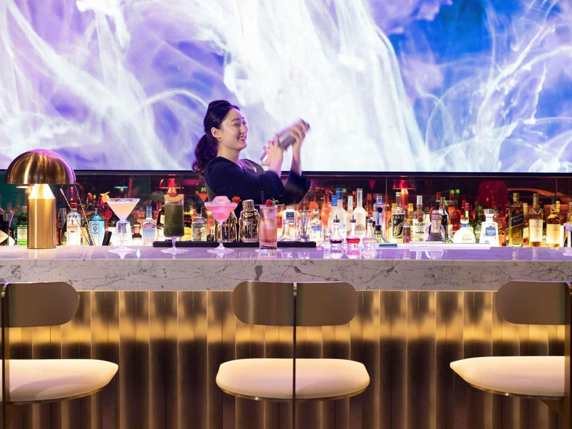 Hotel Mondrian Seoul Itaewon Exterior foto The bar at the 101 bar